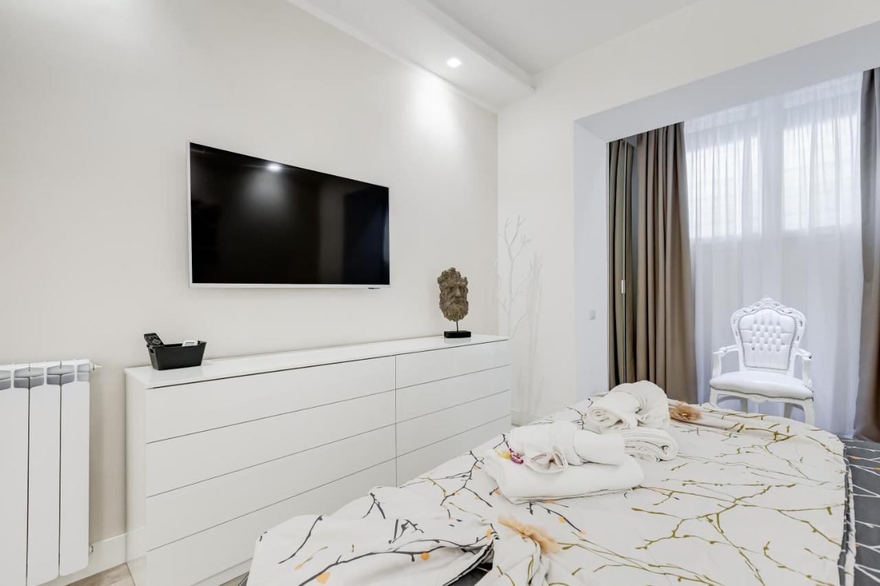 Bmga L The White Crown Apartment In Testaccio Rome Bagian luar foto