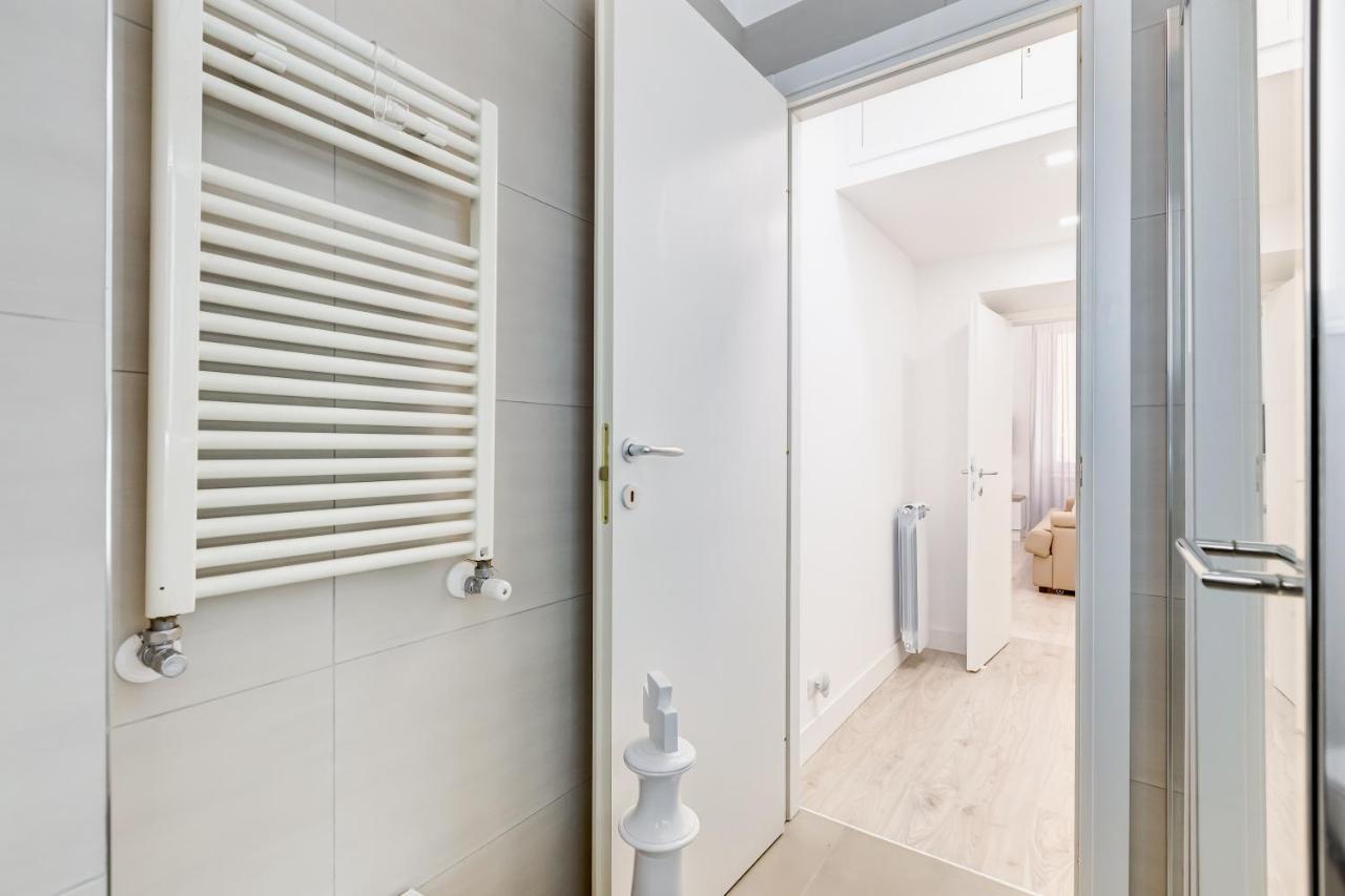 Bmga L The White Crown Apartment In Testaccio Rome Bagian luar foto