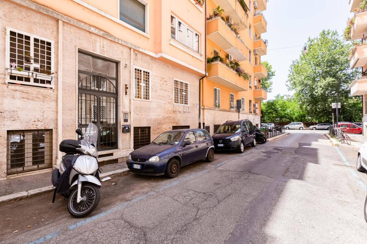 Bmga L The White Crown Apartment In Testaccio Rome Bagian luar foto