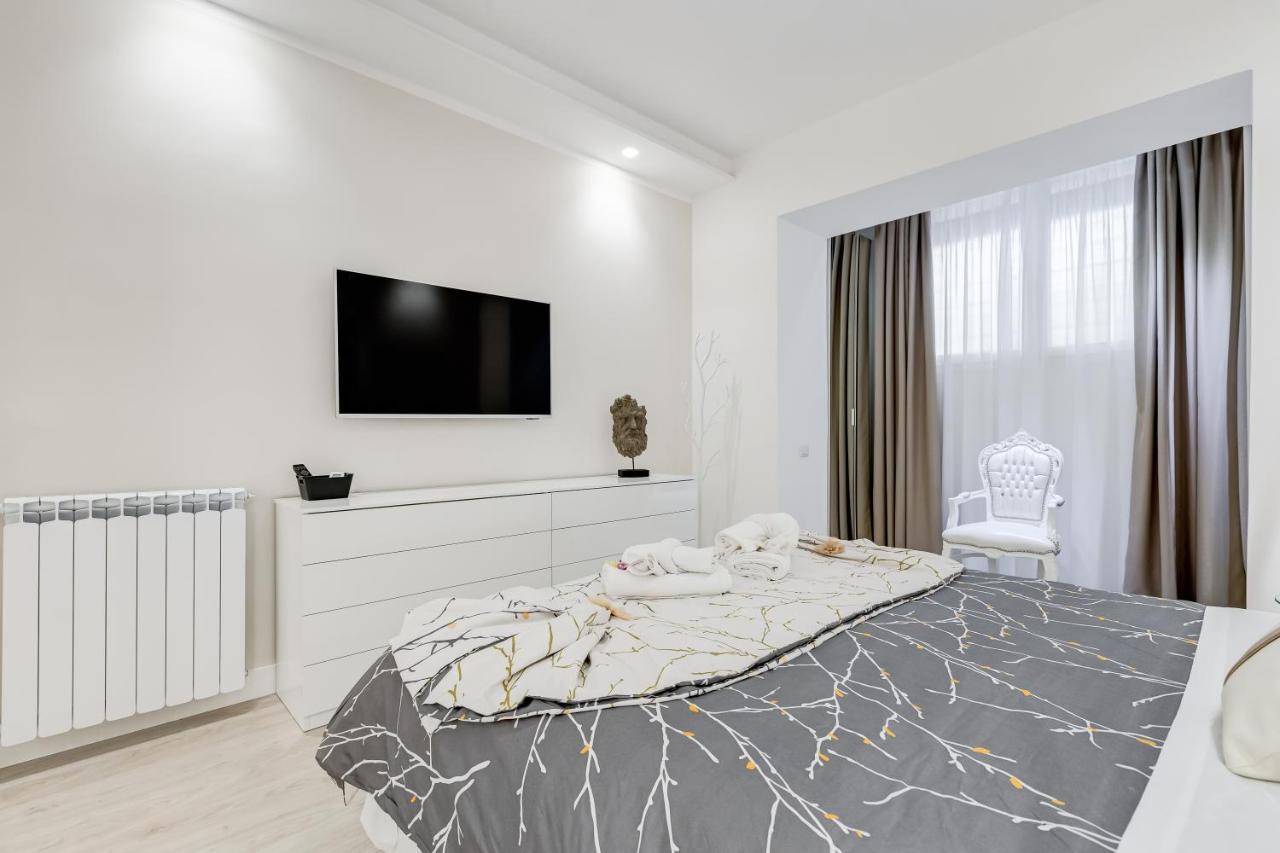 Bmga L The White Crown Apartment In Testaccio Rome Bagian luar foto