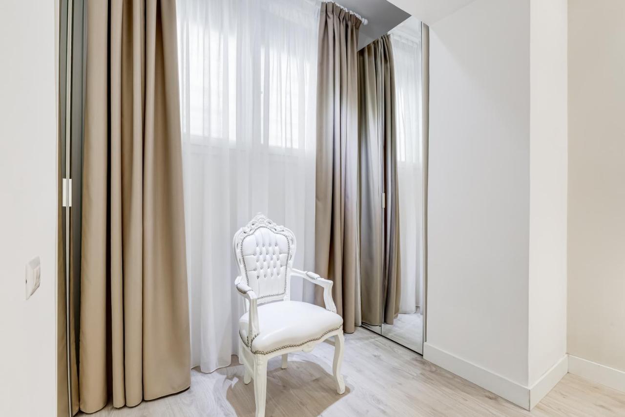 Bmga L The White Crown Apartment In Testaccio Rome Bagian luar foto